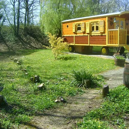 Les Roulottes De Saint-sulpice منزل ريفي Saint-Sulpice-en-Pareds
